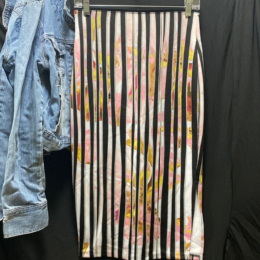 Casual/ elegant pencil skirt with stretch!
